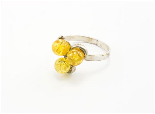 Мельхиоровое кольцо с янтарём 10499 купить в магазине Самоцветы мира