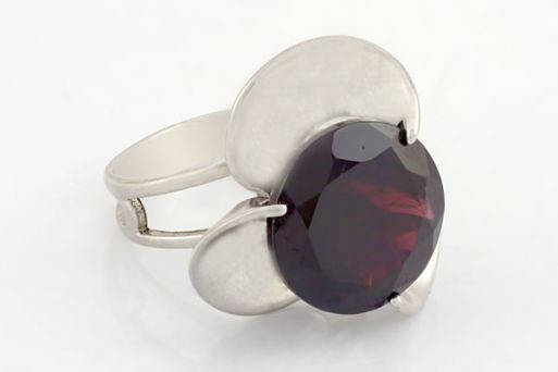 Серебряное кольцо с гранатом 11481 купить в магазине Самоцветы мира