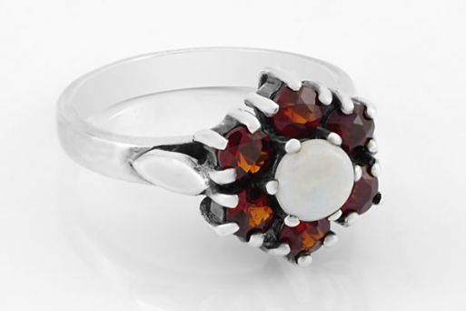 Серебряное кольцо с гранатом 11525 купить в магазине Самоцветы мира