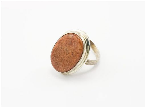 Серебряное кольцо с натуральным коричневым авантюрином 12339 купить в магазине Самоцветы мира