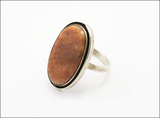Серебряное кольцо с натуральным коричневым авантюрином 12341 купить в магазине Самоцветы мира