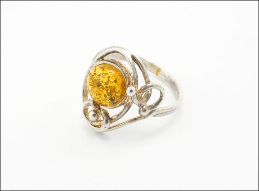 Мельхиоровое кольцо с янтарём 13819 купить в магазине Самоцветы мира