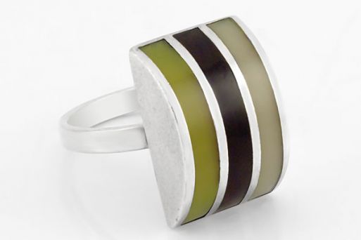 Мельхиоровое кольцо с янтарём 13831 купить в магазине Самоцветы мира