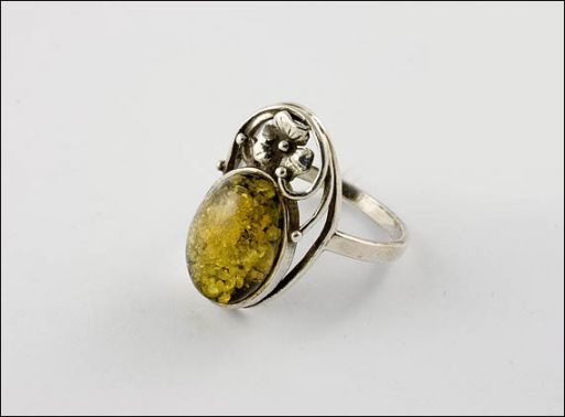 Кольцо из мельхиора с янтарём 13868 купить в магазине Самоцветы мира