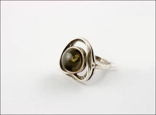 Кольцо из мельхиора с янтарём 13874 купить в магазине Самоцветы мира