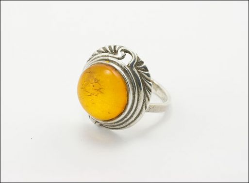 Мельхиоровое кольцо с янтарём 13875 купить в магазине Самоцветы мира