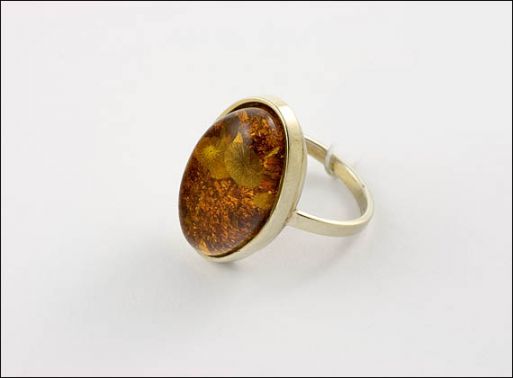 Кольцо из мельхиора с янтарём 13876 купить в магазине Самоцветы мира