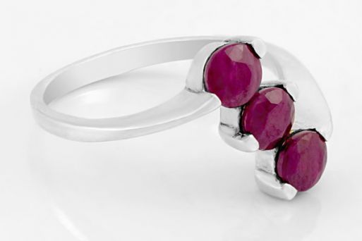 Серебряное кольцо с рубином 14017 купить в магазине Самоцветы мира