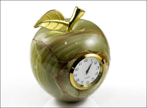 Часы из зелёного оникса яблоко 75 мм./Самоцветы мира/
