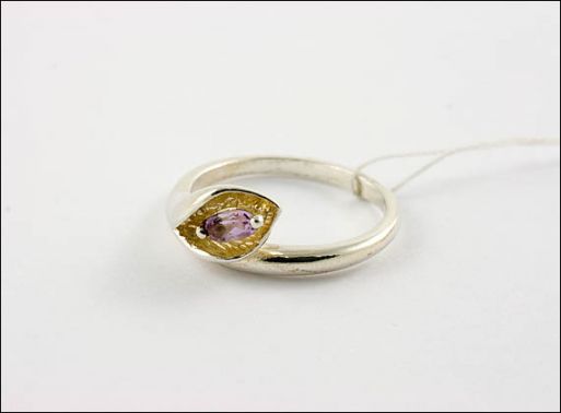 Серебряное кольцо с аметистом 15947 купить в магазине Самоцветы мира