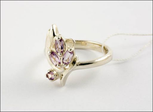 Серебряное кольцо с аметистом 15950 купить в магазине Самоцветы мира