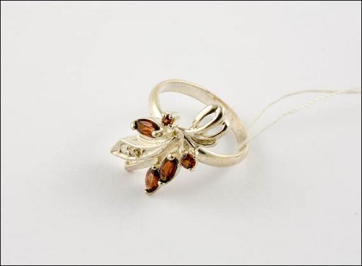 Серебряное кольцо с гранатом маркизы 16599 купить в магазине Самоцветы мира