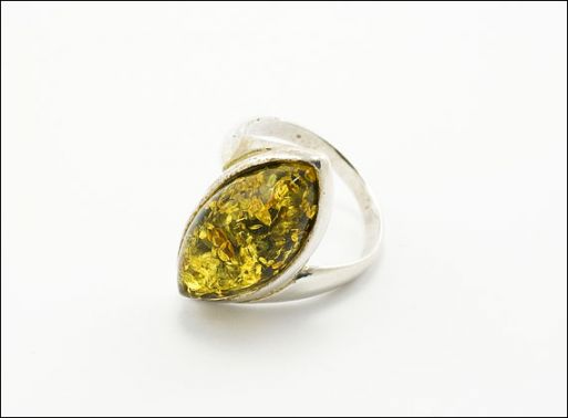 Мельхиоровое кольцо с янтарём 16881 купить в магазине Самоцветы мира