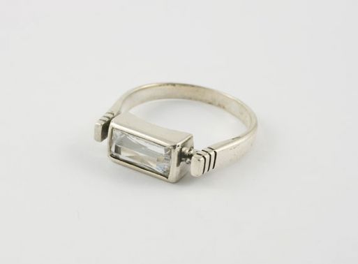 Серебряное кольцо с топазом 17134 купить в магазине Самоцветы мира