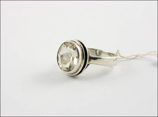 Серебряное кольцо с топазом 17135 купить в магазине Самоцветы мира