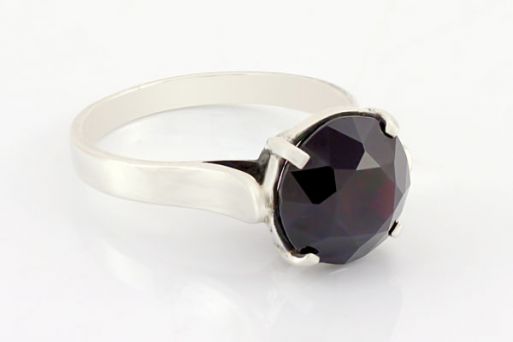 Серебряное кольцо с гранатом 17146 купить в магазине Самоцветы мира