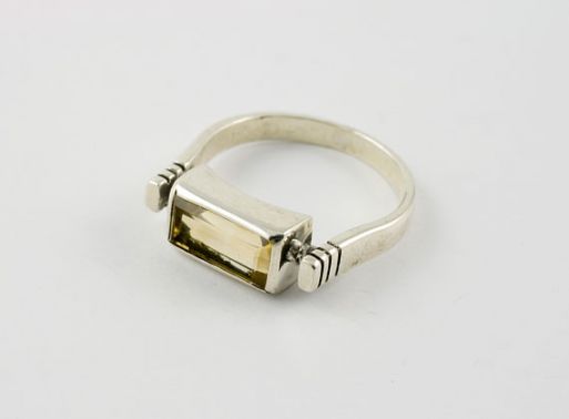 Серебряное кольцо с цитрином 17177 купить в магазине Самоцветы мира