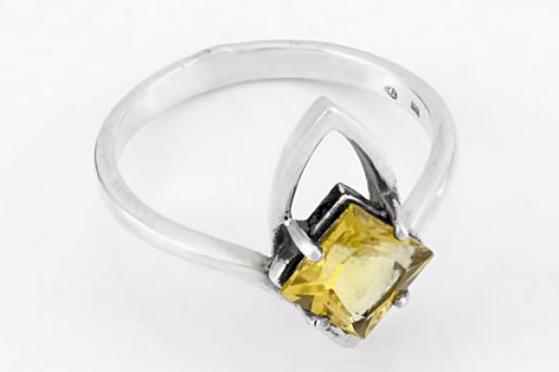Серебряное кольцо с цитрином 17182 купить в магазине Самоцветы мира