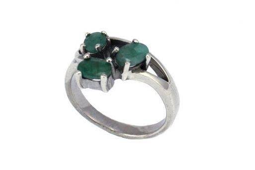 Серебряное кольцо с изумрудом 17406 купить в магазине Самоцветы мира