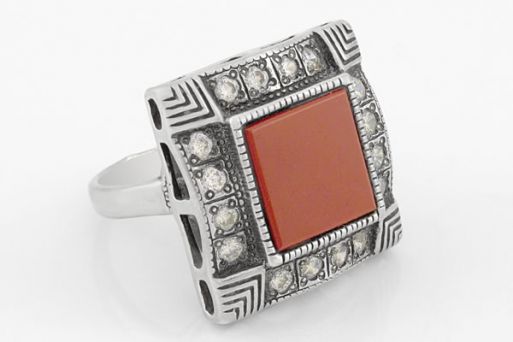 Серебряное кольцо с кораллом и фианитами 18283 купить в магазине Самоцветы мира