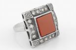 Кольцо из серебра с кораллом красным и фианитами квадрат 11х11 мм 18283 