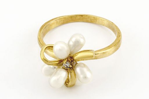 Позолоченное кольцо из сплава с жемчугом 18647 купить в магазине Самоцветы мира