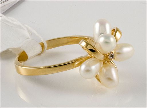 Позолоченное кольцо из мельхиора с жемчугом 18648 купить в магазине Самоцветы мира