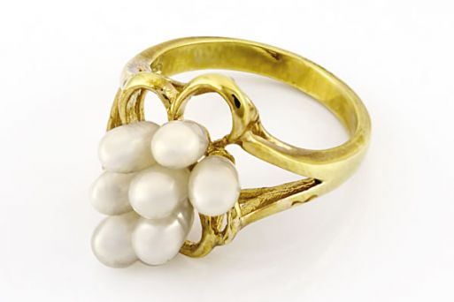 Позолоченное кольцо из сплава с жемчугом 18656 купить в магазине Самоцветы мира