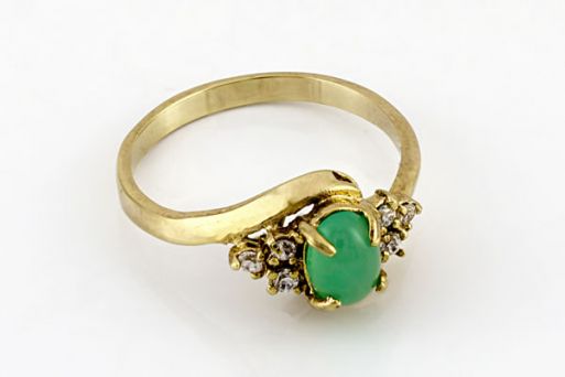 Позолоченное кольцо из сплава с хризопразом 18680 купить в магазине Самоцветы мира