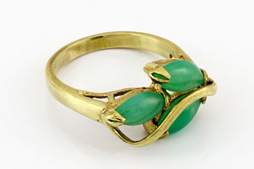Позолоченное кольцо из сплава с хризопразом 18697 купить в магазине Самоцветы мира