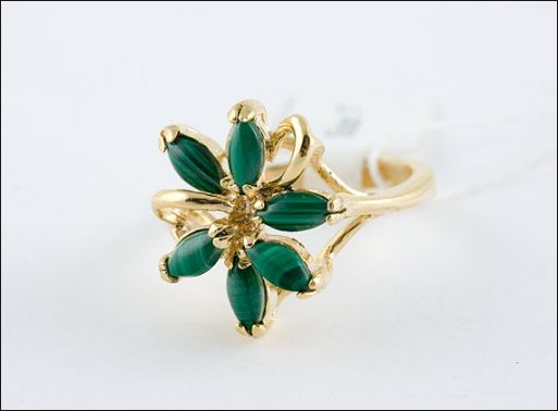 Позолоченное кольцо из мельхиора с малахитом 18788 купить в магазине Самоцветы мира