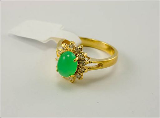 Позолоченное кольцо из сплава с хризопразом 18810 купить в магазине Самоцветы мира