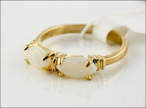 Позолоченное кольцо из мельхиора с опалом 18957 купить в магазине Самоцветы мира