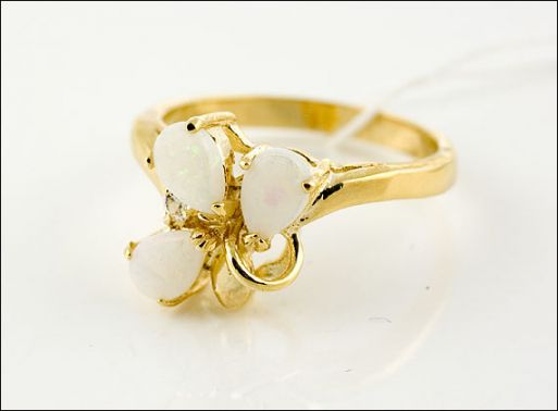 Позолоченное кольцо из мельхиора с опалом 18963 купить в магазине Самоцветы мира