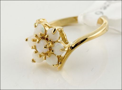 Позолоченное кольцо из мельхиора с опалом 18999 купить в магазине Самоцветы мира