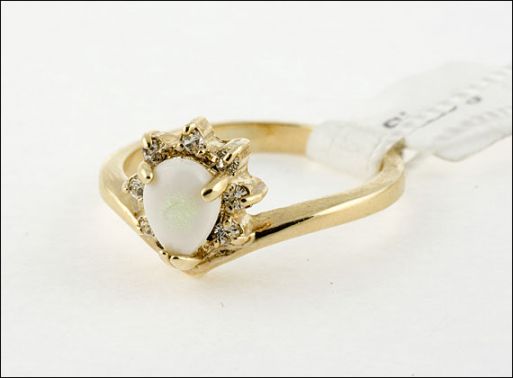 Позолоченное кольцо из мельхиора с опалом 19030 купить в магазине Самоцветы мира