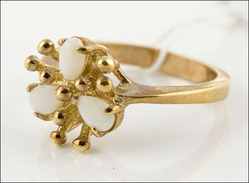 Позолоченное кольцо из мельхиора с опалом 19070 купить в магазине Самоцветы мира