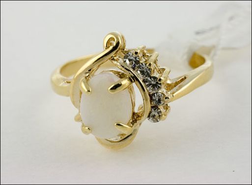 Позолоченное кольцо из мельхиора с опалом 19074 купить в магазине Самоцветы мира