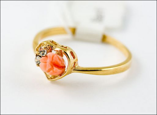 Позолоченное кольцо из мельхиора с кораллом 19083 купить в магазине Самоцветы мира
