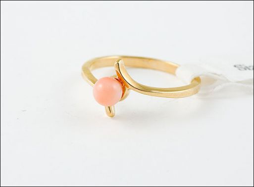 Позолоченное кольцо из мельхиора с кораллом 19104 купить в магазине Самоцветы мира