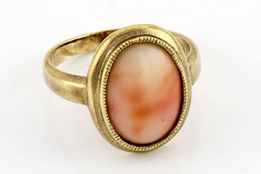 Позолоченное кольцо из сплава с кораллом 19169 купить в магазине Самоцветы мира
