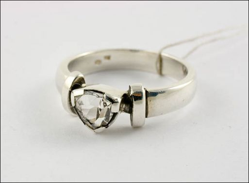 Серебряное кольцо с топазом 19255 купить в магазине Самоцветы мира