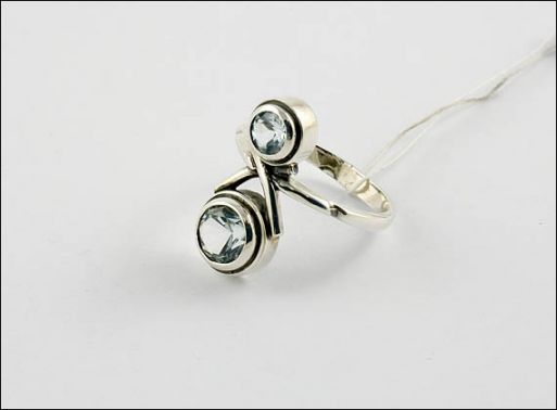 Серебряное кольцо с топазом 19259  купить в магазине Самоцветы мира