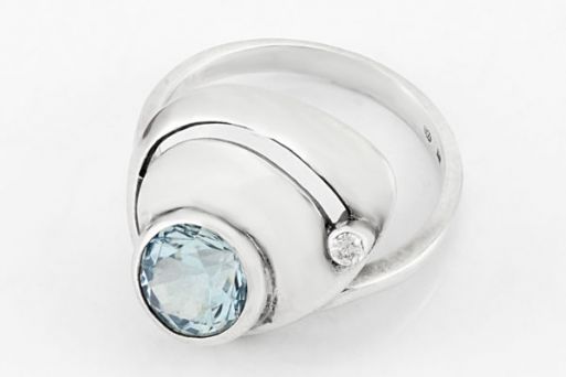 Серебряное кольцо с топазом 19261 купить в магазине Самоцветы мира