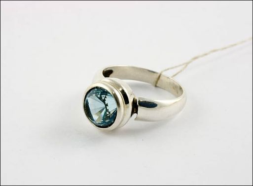 Серебряное кольцо с топазом 19262 купить в магазине Самоцветы мира