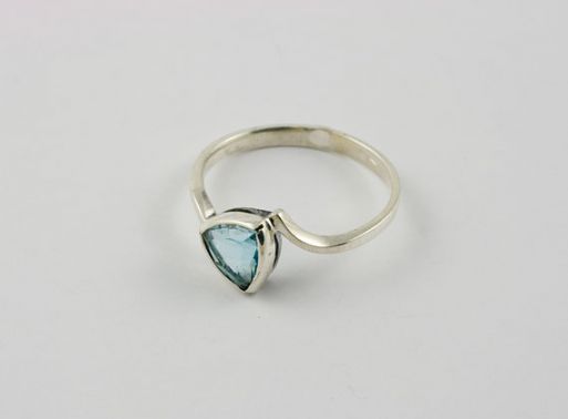 Серебряное кольцо с топазом 19286 купить в магазине Самоцветы мира