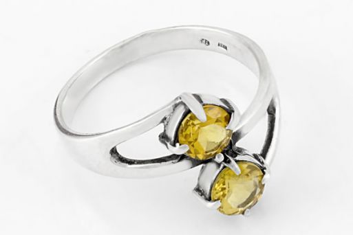 Серебряное кольцо с цитрином 19292 купить в магазине Самоцветы мира