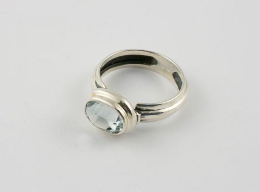 Серебряное кольцо с топазом 19296 купить в магазине Самоцветы мира