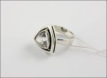 Кольцо из серебра с топазом треугольник 8х8х8 мм 19320