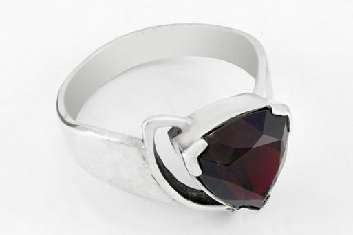 Серебряное кольцо с гранатом 19321 купить в магазине Самоцветы мира